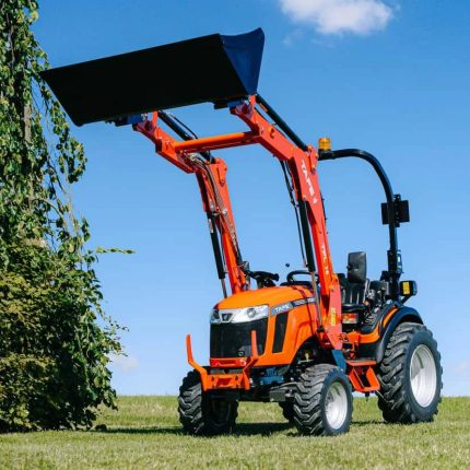TAFE 6028M Kompakttractor met Frontlader en Ackerstollenbanden 24,5 PK